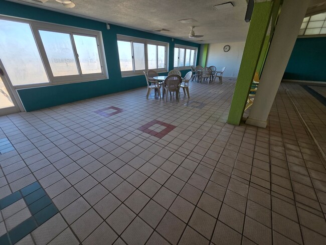 Building Photo - DOLPHIN RUN CONDOMINIUM