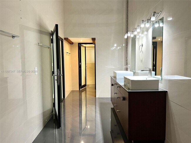 Building Photo - 9331 NW 48th Doral Terrace