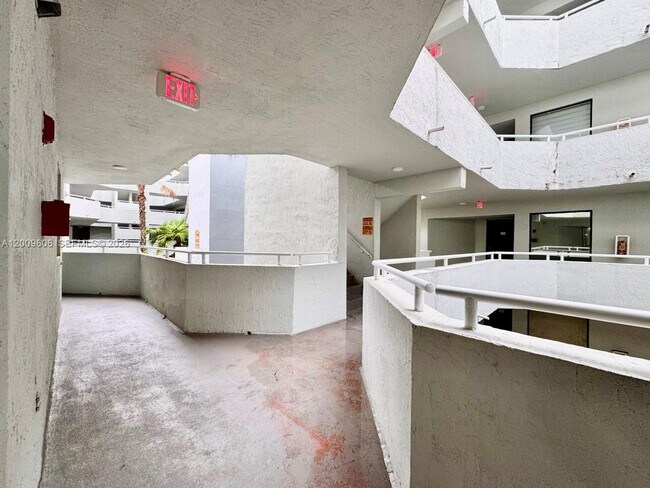 Building Photo - 8255 SW 152nd Ave