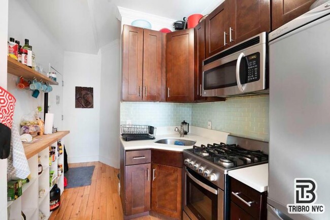 Building Photo - 3 bedroom in ASTORIA NY 11105