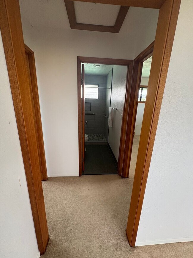 Building Photo - Beautiful 2 bedroom, 1.5 bath located in central Hilo town