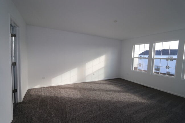 Building Photo - 608 Henry Ln