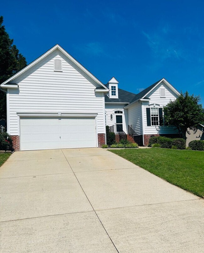Building Photo - Charming 3-Bedroom Ranch in Greer’s Covete...