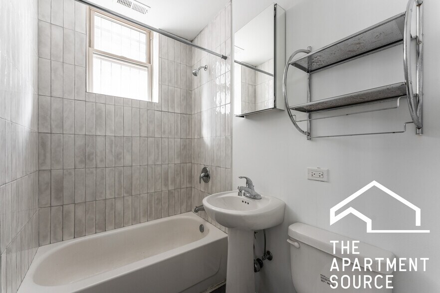 Building Photo - 940 W Winona St