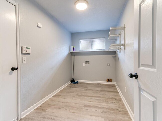 Building Photo - 5612 SE 87th St