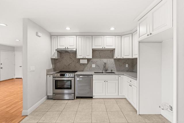 Building Photo - 10575 Caminito Glenellen