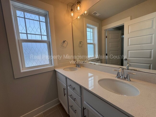 Building Photo - 1328 Barreto Dr