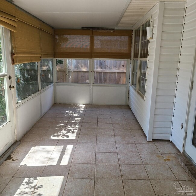 Building Photo - 325 Mirabelle Dr