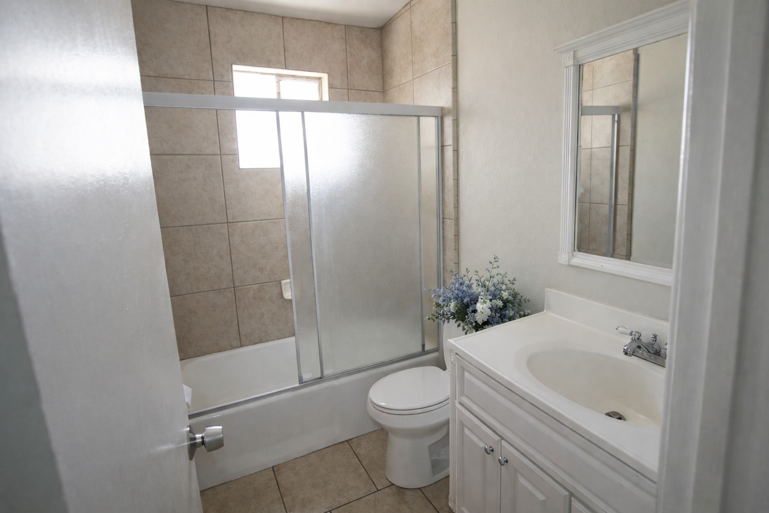 Building Photo - 1130 W 9th St