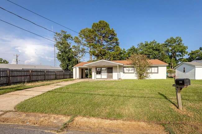 Building Photo - Cute 3 Bedroom Rental