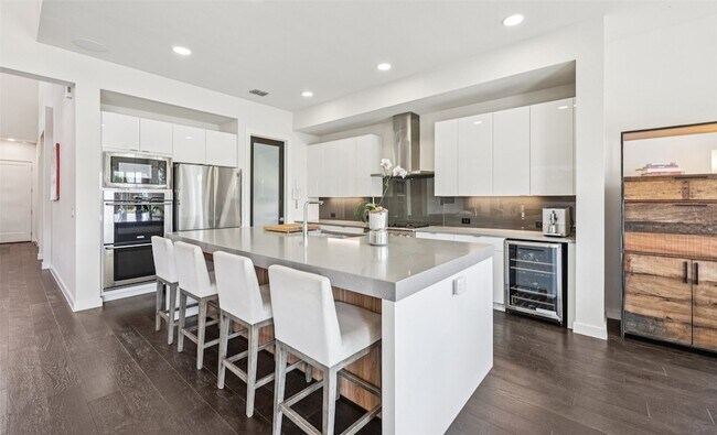 Building Photo - 5008 Statesman Ln