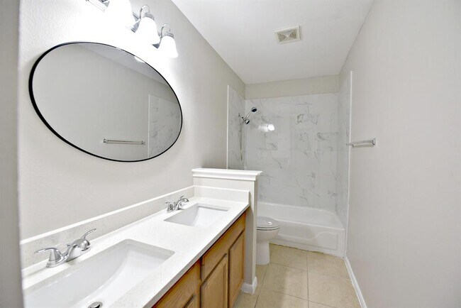 Building Photo - 610 Sparkling Brook Ln