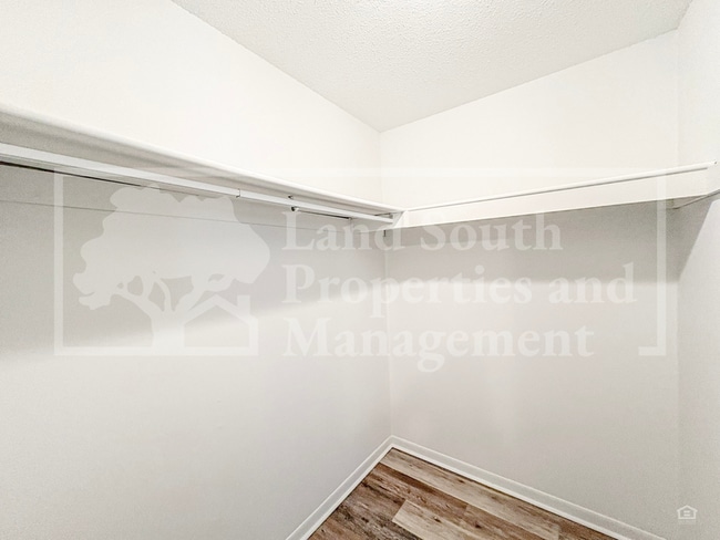 Building Photo - 1703 King Ave