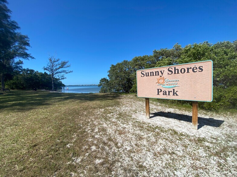 2 minutes walk to Sunny Shores Park - 3706 116th St W