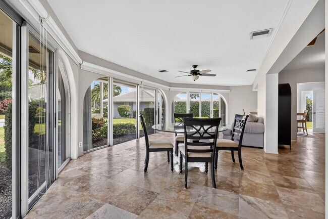 Building Photo - 213 Rio Vista Cir