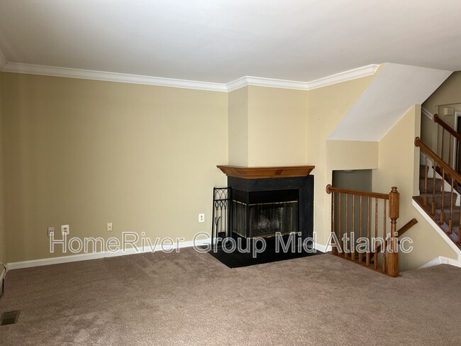 Building Photo - 325 Hickory Nut Ct