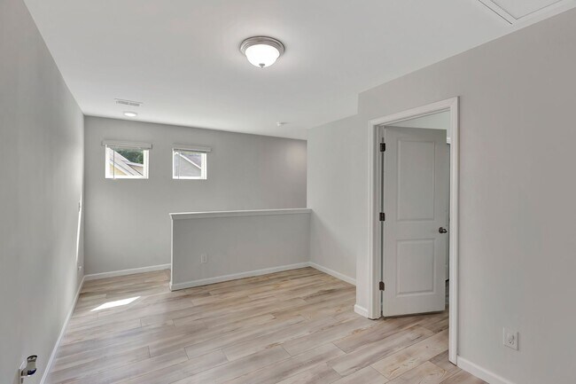Building Photo - Large open floor plan in Spring Grove Plan...