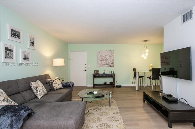 Building Photo - 137 Golden Isles Dr