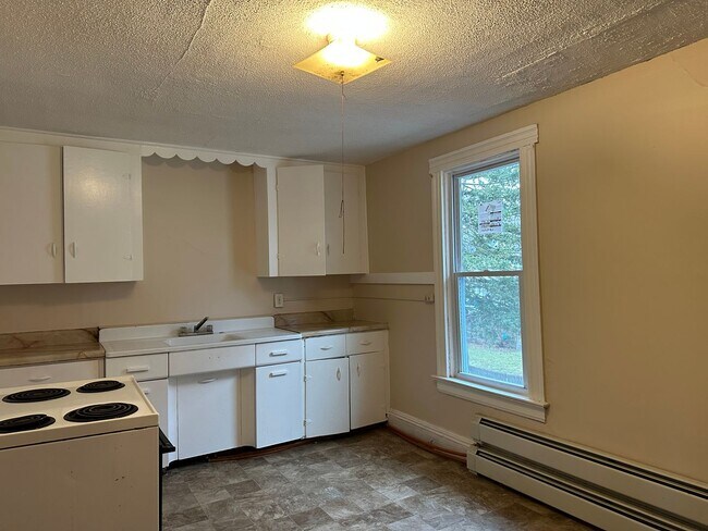 Building Photo - 337 Magnolia St