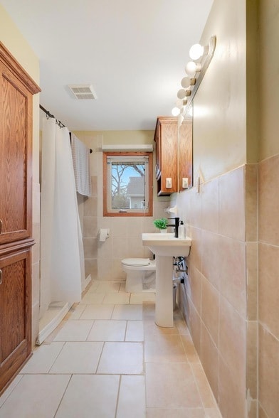 Building Photo - 11333 Welcome Ave N