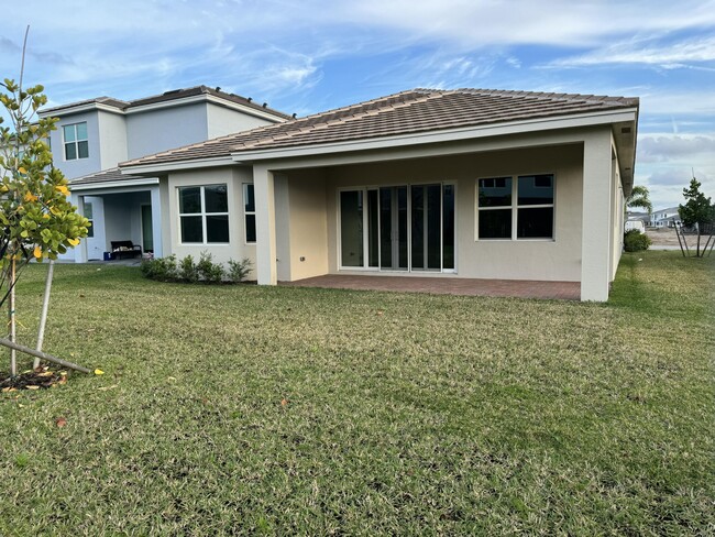 Building Photo - 15145 Goldspar Ct
