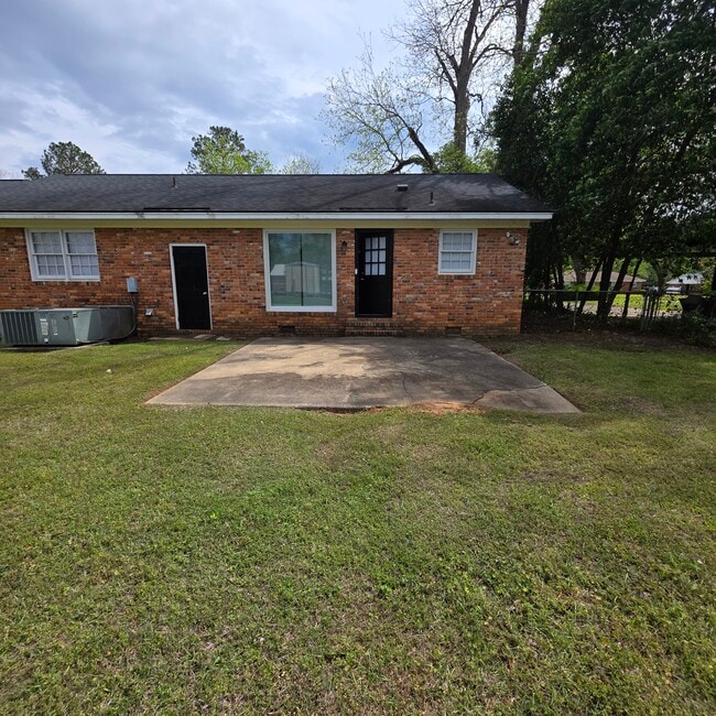 Building Photo - 825 Community Ave