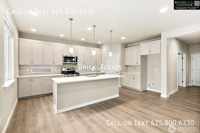 Building Photo - 16217 8th Ave E