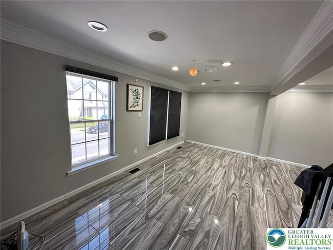 Building Photo - 112 Knollwood Dr