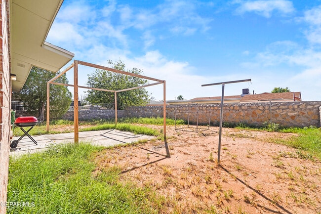 Building Photo - 5712 Longview Dr