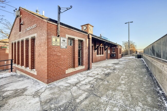 Building Photo - 42 N Park Ave