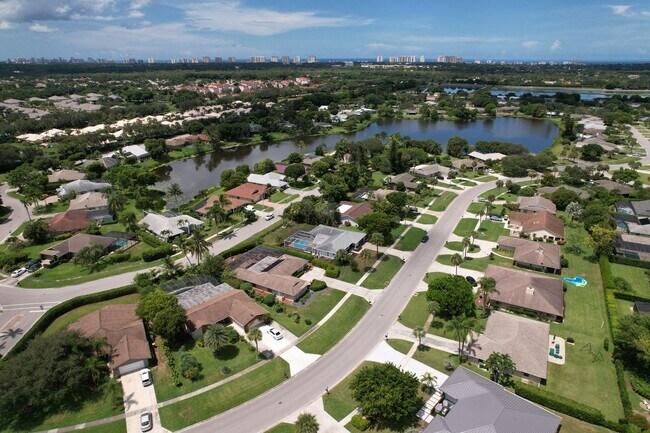 Building Photo - ** VICTORIA PARK ** 4 BED / 2 BATH - POOL ...