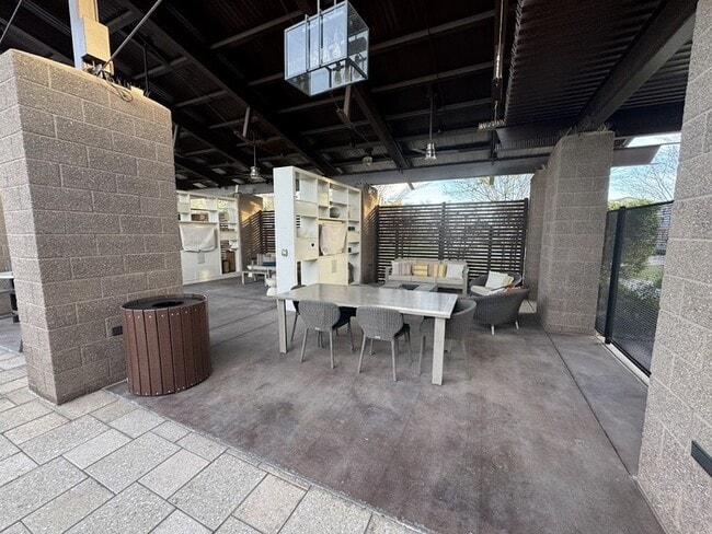 Building Photo - Chandler Luxury Townhome