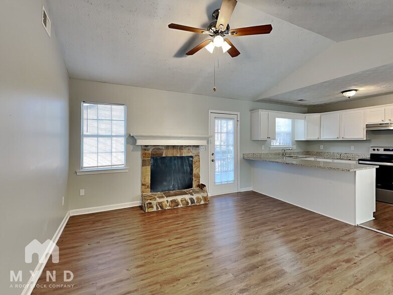 Building Photo - 375 Mountainview Dr