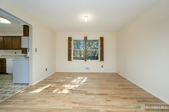 Building Photo - 3996 Park Ave