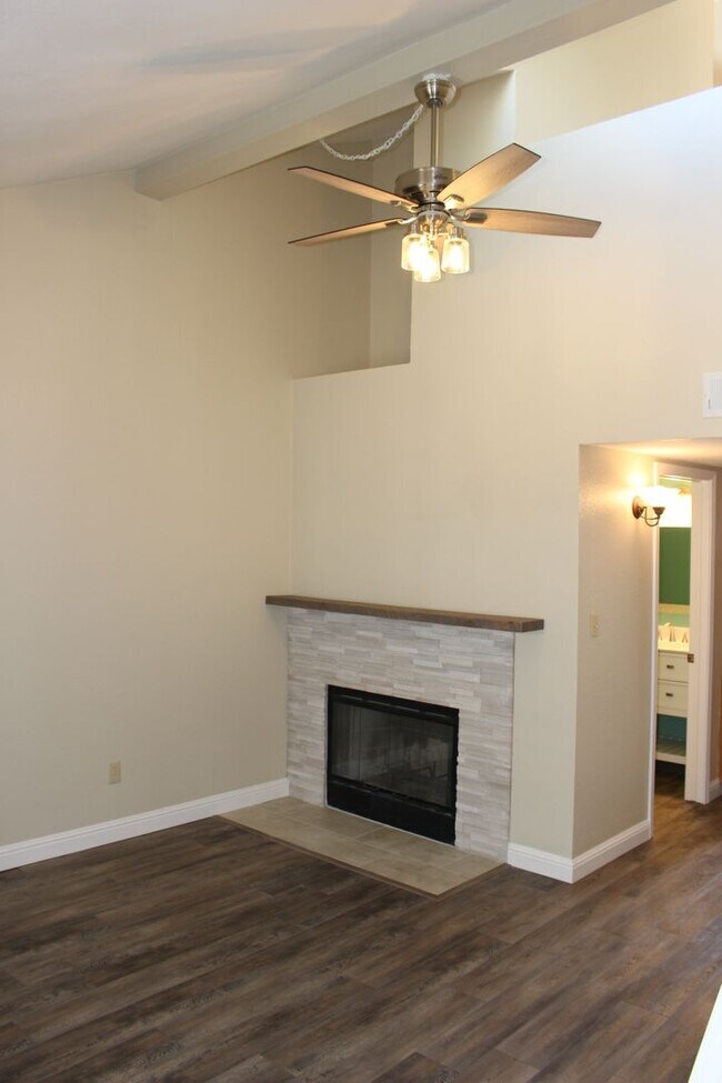 Building Photo - 2600 Brookside Dr