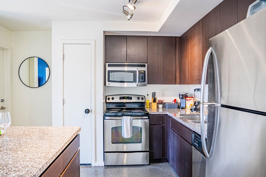 Building Photo - 909 N 3rd St