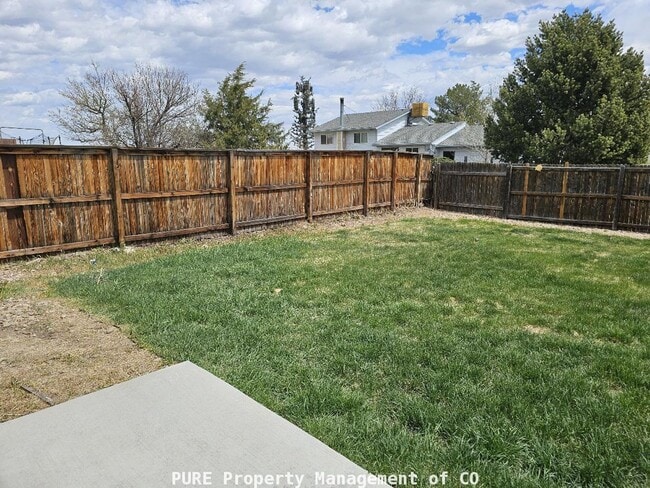 Building Photo - Tri-level home with central air and 1-car garage