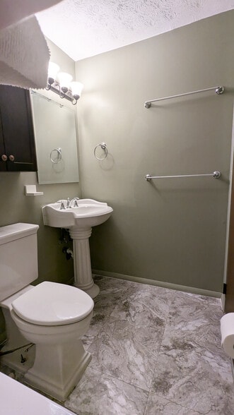 Building Photo - 70 Twilight Dr