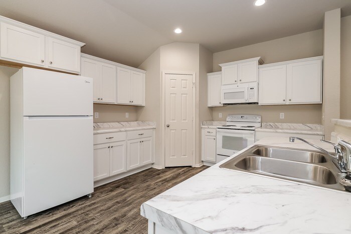 Building Photo - 11200 Tipton Rd