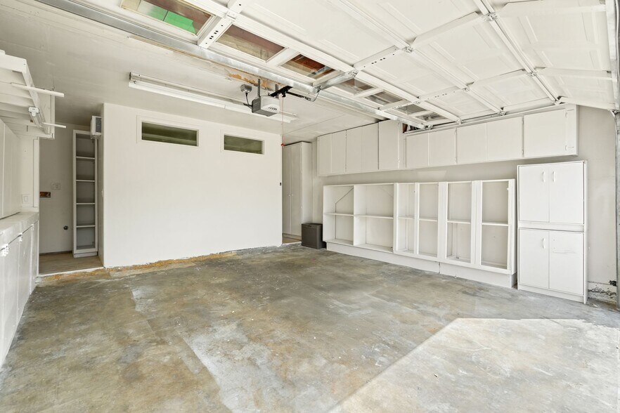 Building Photo - 27480 Cherry Creek Dr