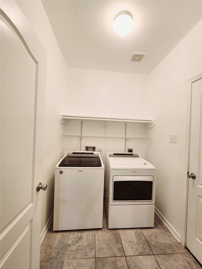 Building Photo - 2606 Oakwood Blf Trl