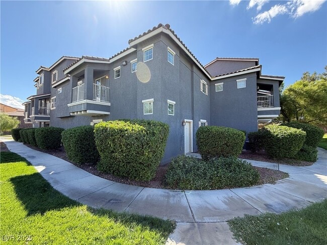 Building Photo - 5975 Barbosa Dr