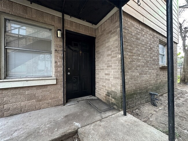 Building Photo - 4911 Delano St