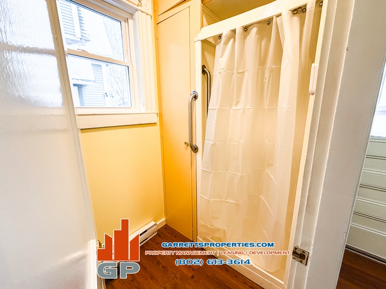 Building Photo - 36 Maple Ave