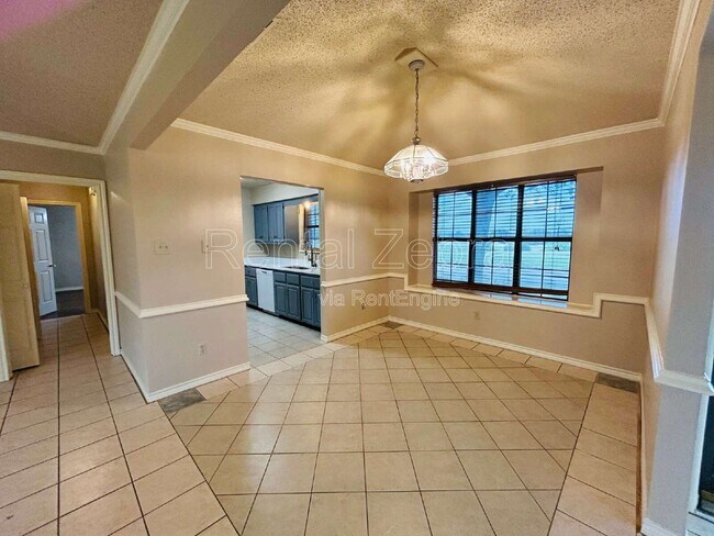 Building Photo - 828 Haverford Ln