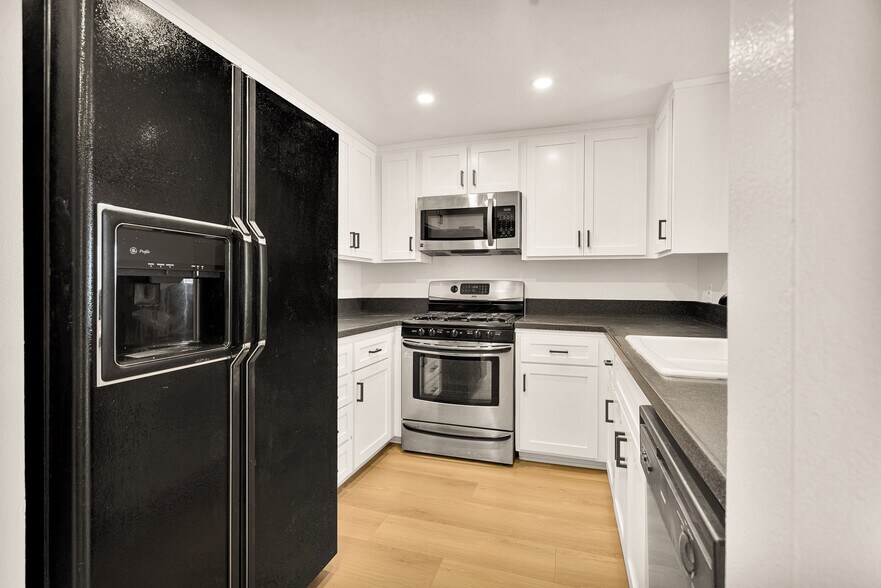 Building Photo - 15155 Sherman Way