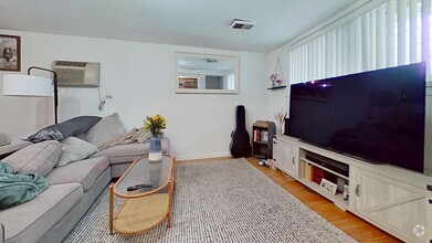 Building Photo - Lincoln Park Garden Level Two Bedroom