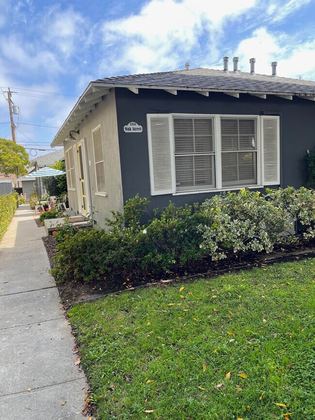 Building Photo - 2326 Oak St