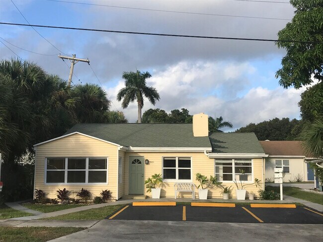Building Photo - 4811 N Flagler Dr