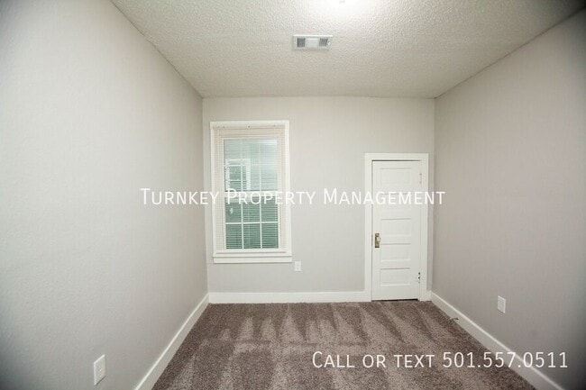 Building Photo - 1415 S Cedar St